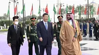 Presiden China Xi Jinping melakukan kunjungan kenegaraan ke Arab Saudi dan disambut Putra Mahkota sekaligus Perdana Menteri Arab Saudi Mohammed bin Salman Al Saud. (Xinhua/Xie Huanchi)