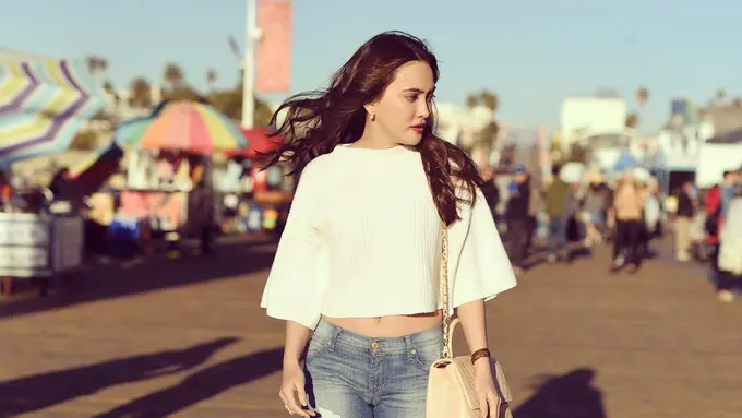 [Bintang] Bukan Anak Metal, Ini 5 Tips Kece Shandy Aulia Pakai Jeans Robek