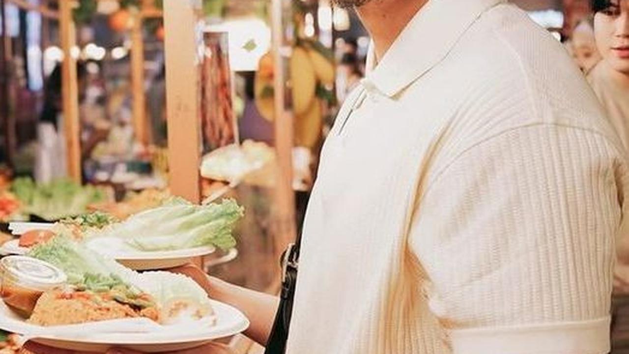 Selama di Bangkok, Atta sempat belajar bahasa Thailand dari pedagang setempat. Momen liburan Atta dan Aurel pun ramai diperbincangkan netizen, dengan banyak yang salah fokus pada Aurel.<br><br>