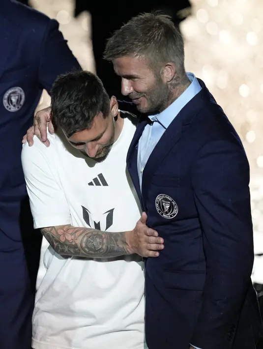<p>Messi tampil dalam sebuah acara bertajuk 'La PresentaSlon' yang khusus dibuat Inter Miami untuknya sebagai pemain anyar di klub berjuluk The Herons tersebut. (AP Photo/Rebecca Blackwell)</p>