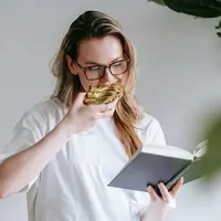 Makanan penghilang stres. (Copyright Pexels/George Milton)