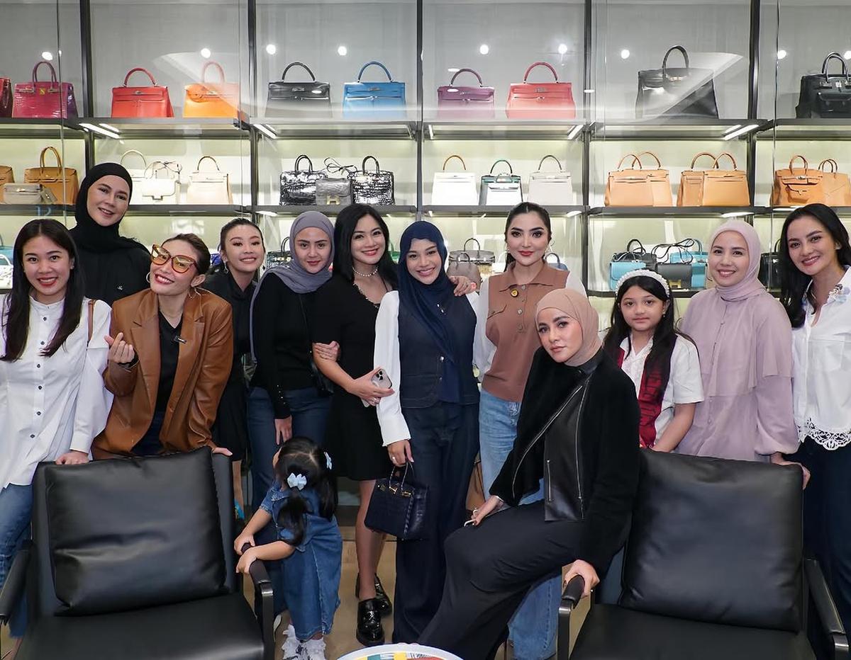 Potret Geng Artis Cendol Kembali Gelar Arisan di Awal 2025, Tetap Kompak dan Positif Vibes