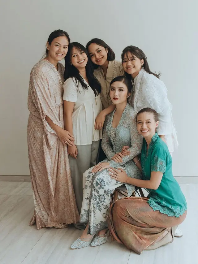 6 Potret Enzy, Jessica Mila dan Yuki Kato di Rangkaian Pernikahan Febby Rastanty