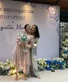 Naysilla Mirdad baru saja diperkenalkan menjadi brand ambassador brand fashion, Minimal. Dalam momen bahagia tersebut, Lydia Kandau hadir mensupport anak ketiganya tersebut. Dok. Pribadi