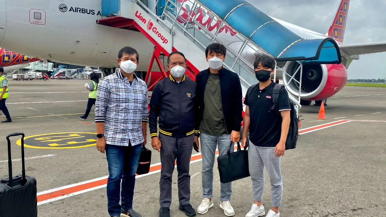 Shin Tae-yong Pulang Bareng Menpora