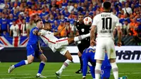 Eintracht Frankfurt berhasil mengalahkan Rangers dengan skor 5-4 lewat adu penalti pada laga final Liga Europa di Estadio Ramon Sanchez Pizjuan, Kamis (19/5/2022) dini hari WIB. Penentuan pemenang dilakukan dengan adu penalti, setelah kedua tim bermain imbang 1-1 selama 120 menit. (AP Photo/Manu Fernandez)