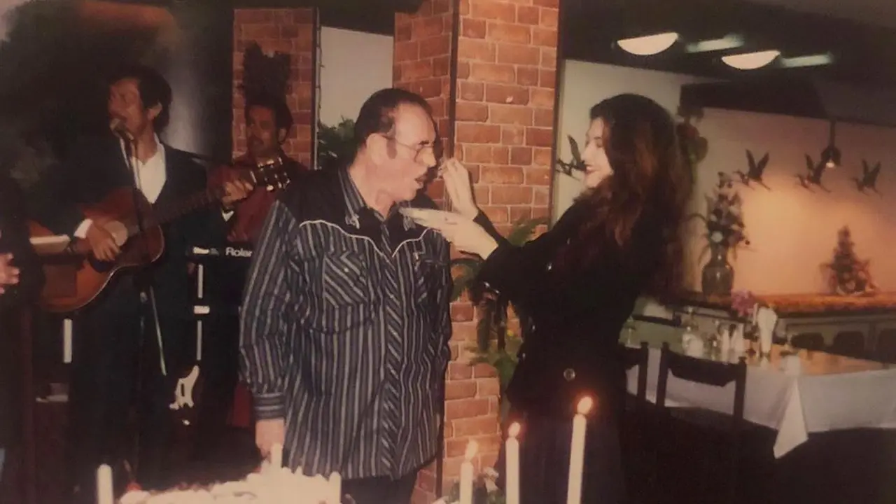 Rindu Ayah, Ini 6 Potret Kenangan Tamara Bleszynski dengan Papanya