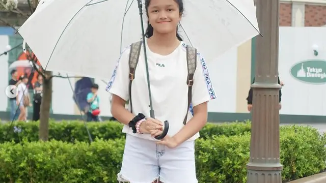 Genap 15 Tahun, Ini 6 Potret Ara Putri Ussy Sulistiawaty yang Beranjak Remaja