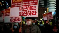 Warga Korea Selatan berunjuk rasa untuk menuntut pengunduran diri Presiden Park Geun-hye (29/10) (Reuters)