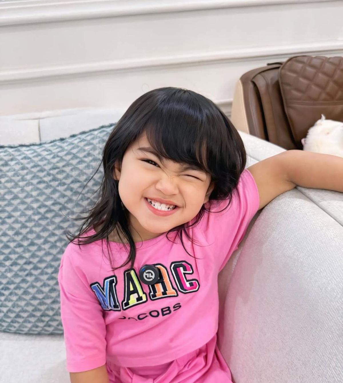 7 Potret Ria Ricis dan Moana, Momen Hangat Menjenguk Baby Yasmin Anak Shindy Putri