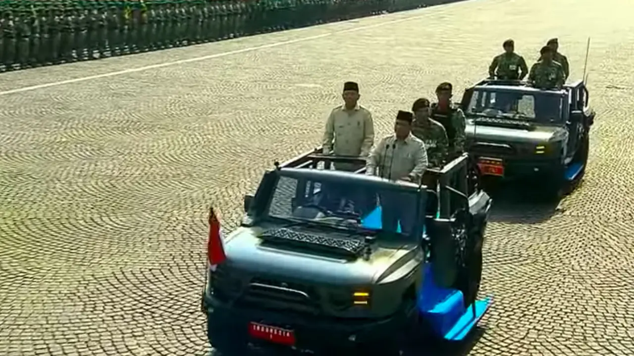 Presiden Prabowo Subianto tiba di kawasan Monumen Nasional (Monas) untuk memimpin upacara peringatan Hari Ulang Tahun (HUT) ke-80 Tentara Nasional Indonesia (TNI) sebagai inspektur upacara Minggu, (5/10/2025).  (Istimewa)