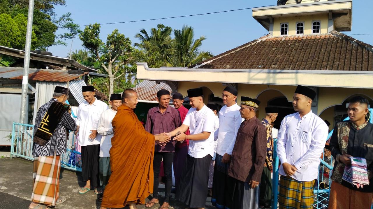 Potret toleransi dari lebaran Idul Fitri di Dusun Krajan, Kalimanggis, Temanggung. (Foto: Liputan6.com/Kemenag)