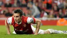 Ekspresi striker Arsenal Robin van Persie ketika The GUnners diimbangi 0-0 Blackburn Rovers dalam laga lanjutan Liga Premier di Emirates Stadium, 2 April 2011. AFP PHOTO/OLLY GREENWOOD