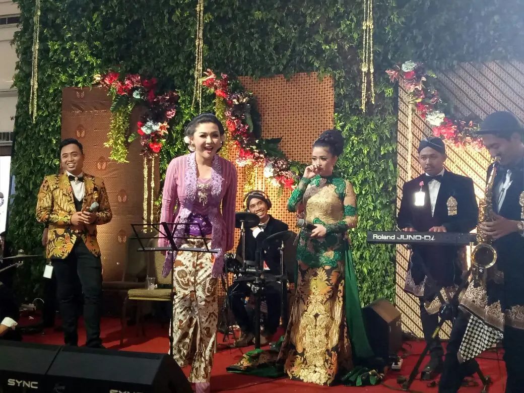 Vicky Shu di pernikahan Kahiyang Ayu dan Bobby Nasution. (Liputan6.com / Herman Zakharia)