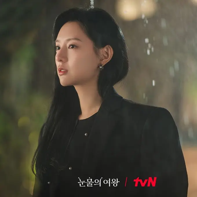 Kim Ji Won dalam serial Queen of Tears. [Foto: Instagram/tvn_drama]