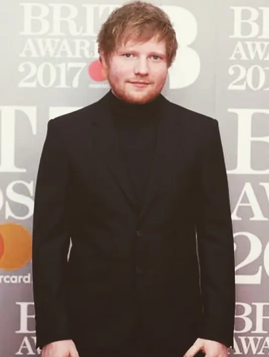 Seperti yang diwartakan Daily Mirror, kecelakaan yang dialami  Ed Sheeran terjadi saat sebuah mobil menyerempet dirinya yang sedang bersepeda. Akibatnya, Ed Sheeran terjatuh dan mengalami patah tangan. (Instagram/teddysphotos)