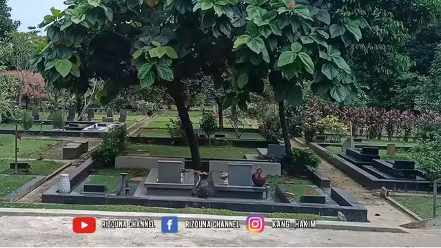 6 Potret Makam Mendiang Kasino Warkop DKI Setelah 24 Tahun, Tetap Terawat