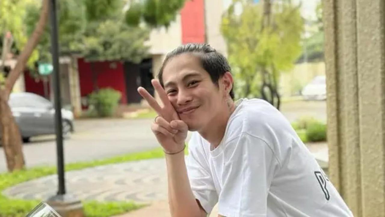 Gaya Rambut DJ Panda dengan Potongan Man Bun Undercut, Unik dan Jadi Ciri Khas