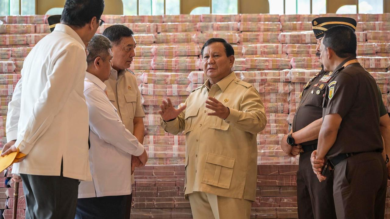 FOTO: Presiden Prabowo Saksikan Penyerahan Rp13,2 Triliun Uang Korupsi CPO ke Negara