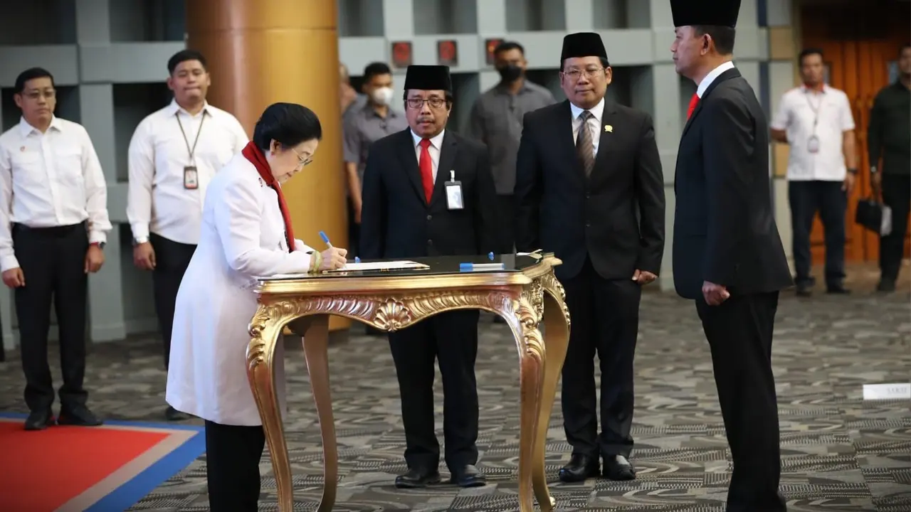 Ketua Dewan Pengarah Badan Riset dan Inovasi Nasional (BRIN) Megawati Soekarnoputri melantik Wakil Kepala BRIN Laksamana Madya (Laksdya) Amarulla Octavian