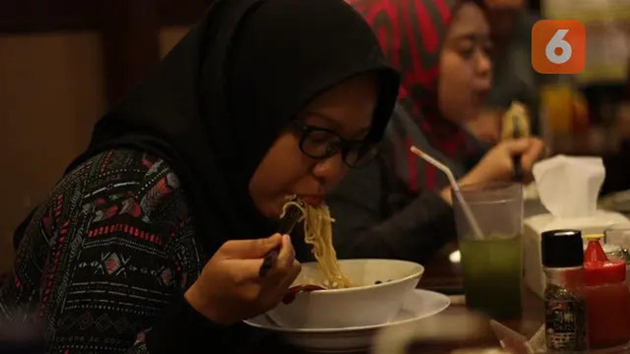 4 Cara Sederhana Mengatasi Rasa Mengantuk yang Muncul Usai Makan Siang