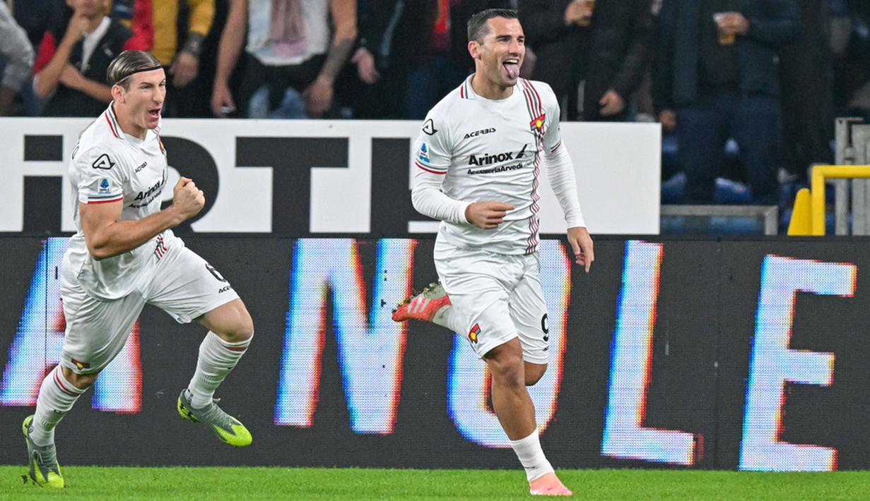 Il Grigiorossi sukses mempermalukan tuan rumah melalui sepasang gol Federico Bonazzoli. (Tano Pecoraro/LaPresse via AP)