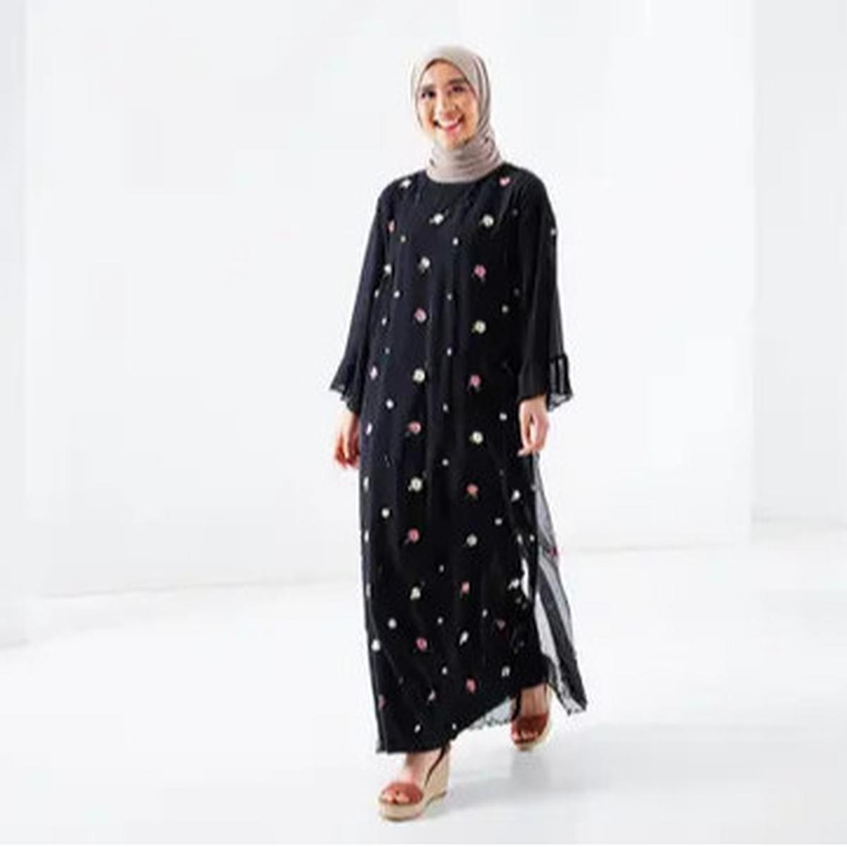 9 Model Gamis Hitam Kombinasi Bordir, Tampil Stylish dan Elegan Tanpa Kaku