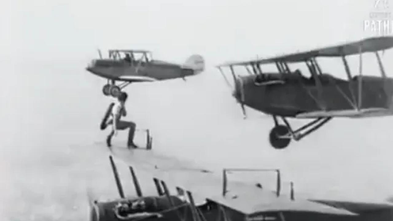 Video lawas itu mendadak sering muncul di beragam media sosial belakangan ini. Salah satunya pada akun Twitter History Page. Video itu berdurasi 2 menit. Dalam captionnya itu tertulis: