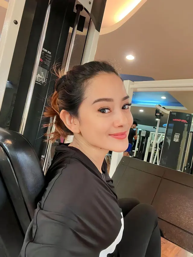 Citra Monica Lepas Hijab