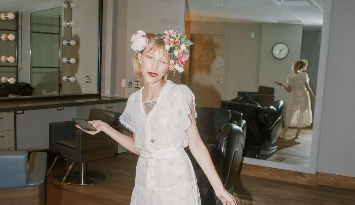 Bahkan Grace VanderWaal mengunggah fotonya ketika memberikan kejutan untuk Selena. (instagram/gracevanderwaal)