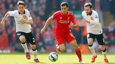 Duel panas terjadi di laga Liga Premier Inggris antara Liverpool dengan Manchester United di Anfield Stadium, Inggris, Minggu (22/3/2015 ). Manchester United menang 2-1 atas Liverpool. (Reuters/Carl Recine)