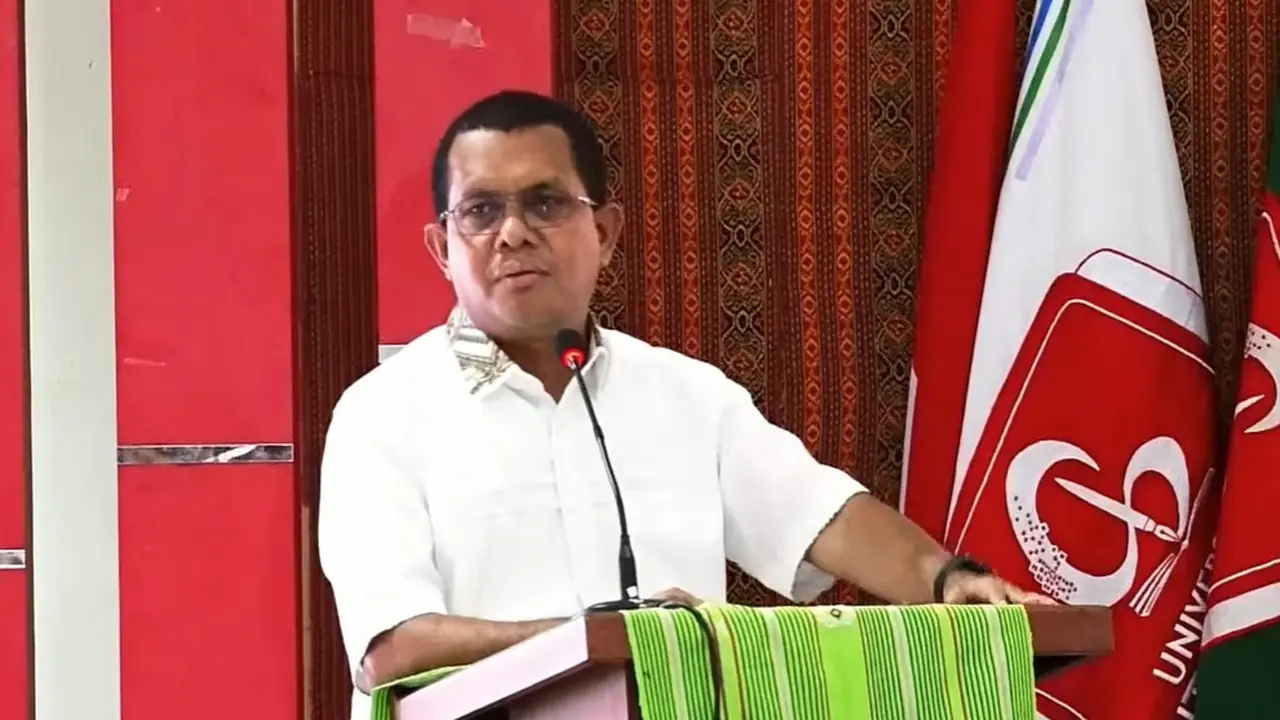 Gubernur NTT Emanuel Melkiades Laka Lena meminta agar tak ada lagi kasus kemiskinan hingga membuat orang mengakhiri hidup. (Youtube Universitas Citra Bangsa)