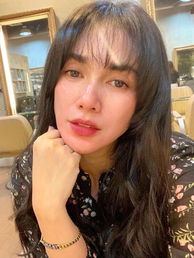 Aktris Usia 30-an Rambut Poni