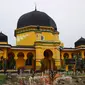 Masjid pertama di Kota Medan ternyata sudah berusia 154 tahun. Saat perombakan pada masa Sultan Deli ke-8, pembuatan masjid itu melibatkan arsitek dari Jerman. (Liputan6.com/Reza Efendi)