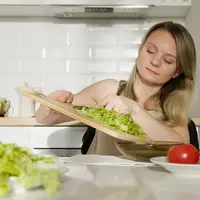Atur menu makan yang bikin badan kembali langsing tanpa mengorbankan kualitas nutrisi untuk Anak. [Dok/Pexels.com/Artem Podrez].