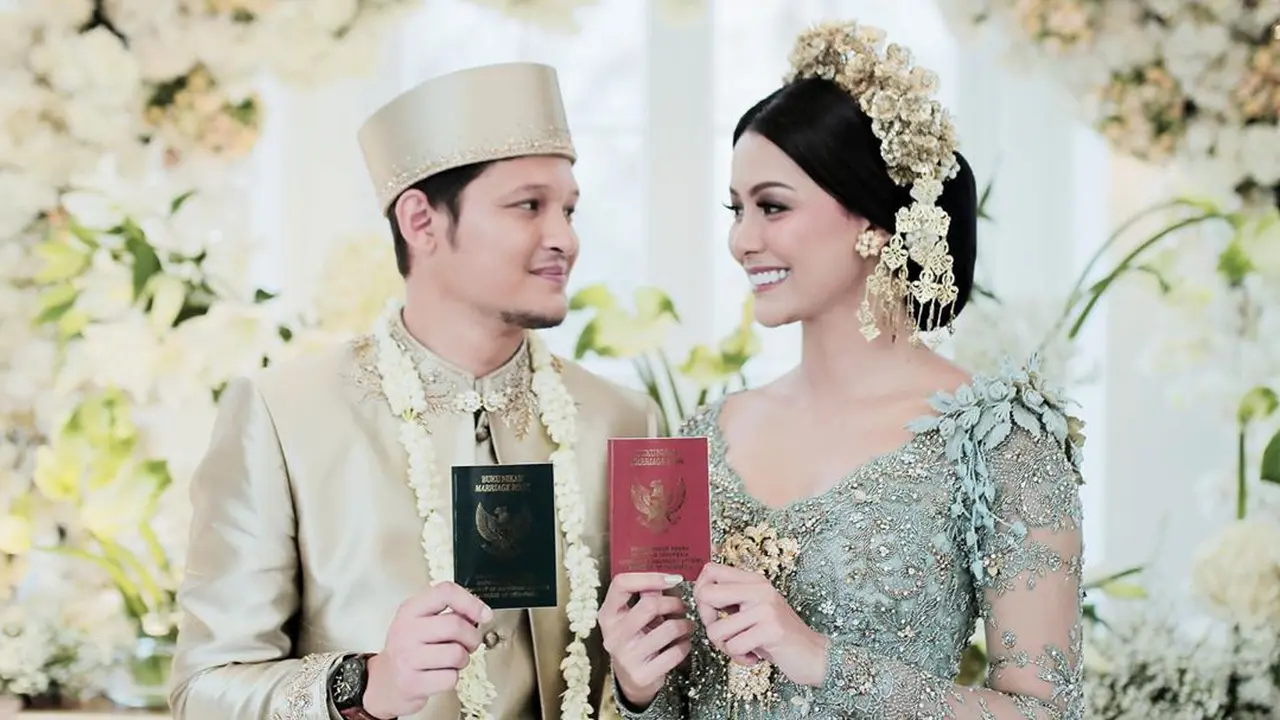 [Fimela] Bunga Jelitha dan Syamsir Alam