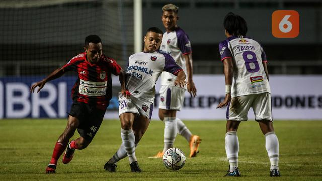 Foto: Tiga Gol Tercipta, Persita Memimpin 2-1 atas Persipura hingga Turun Minum dalam Pekan Pertama BRI Liga 1 2021 / 2022