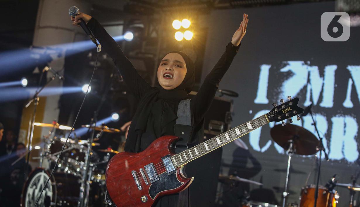 Tampil memukau, Voice of Baceprot (VoB) menghentak dengan lagu-lagu hits mereka. (Liputan6.com/Angga Yuniar)