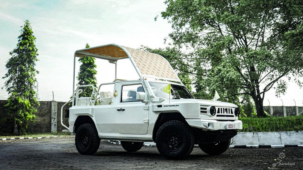 Mobil nasional kendaraan taktis (rantis) Maung besutan Menteri Pertahanan (Menhan) Prabowo Subianto menjadi salah satu bagian penting dalam rangkaian kegiatan pemimpin gereja katolik dunia, Paus Fransiskus di Indonesia.
