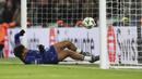 Pemain Chelsea, Marc Guiu mencetak gol ke gawang Shamrock Rovers pada laga lanjutan UEFA Conference League di Stamford Bridge, London, Inggris, Jumat (20/12/2024) WIB. (AP Photo/Ian Walton)