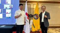 Ketua Umum Pengurus Besar Taekwondo Indonesia (PBTI) terpilih untuk periode 2023-2027, Richard Tampubolon (kanan), berfoto bersama Ketua Umum NOC Indonesia, Raja Sapta Oktohari. (Bola.com/Dok. NOC Indonesia)