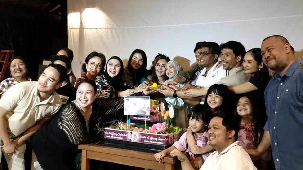 Sinetron SCTV Cinta di Ujung Sajadah Tayang Perdana, Para Pemain Nobar di Lokasi Syuting Sekaligus Santuni Anak Yatim
