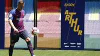 Arthur sudah resmi gabung dengan Barcelona (PAU BARRENA / AFP)