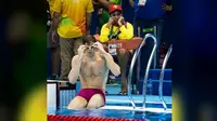 Derita seorang pria yang bertugas jadi lifeguard di kolam renang Olimpiade 2016 (Twitter/@CJBForHeisman)