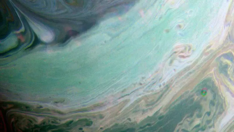 Awan di kutub selatan Saturnus (NASA/JPL-Caltech/Space Science)