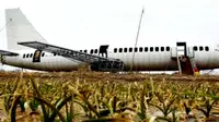 Siapa bilang petani hanya bisa mengurusi tanaman? Petani yang satu ini mampu membangun replika pesawat terbang Boeing 737. Untuk apa, ya?