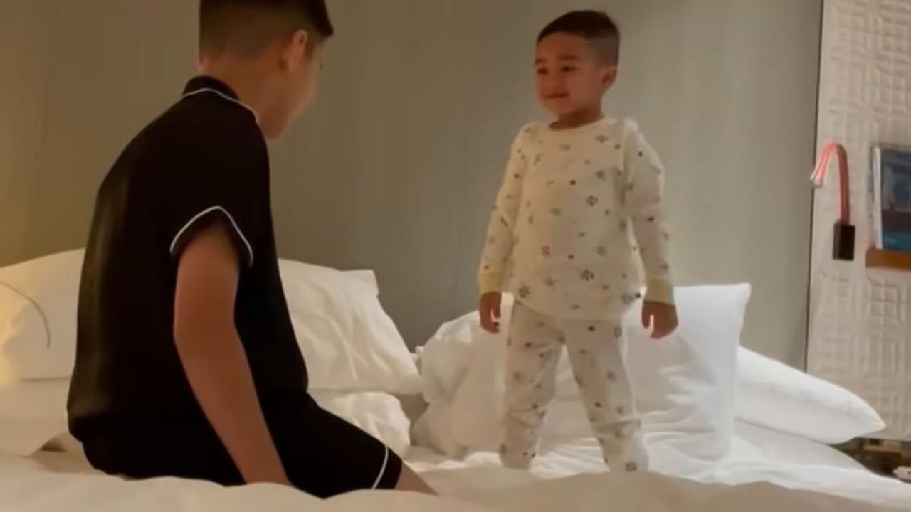 Jumpalitan Sebelum Tidur, Momen Kocak Rafathar dan Cipung yang Bikin Gemas!