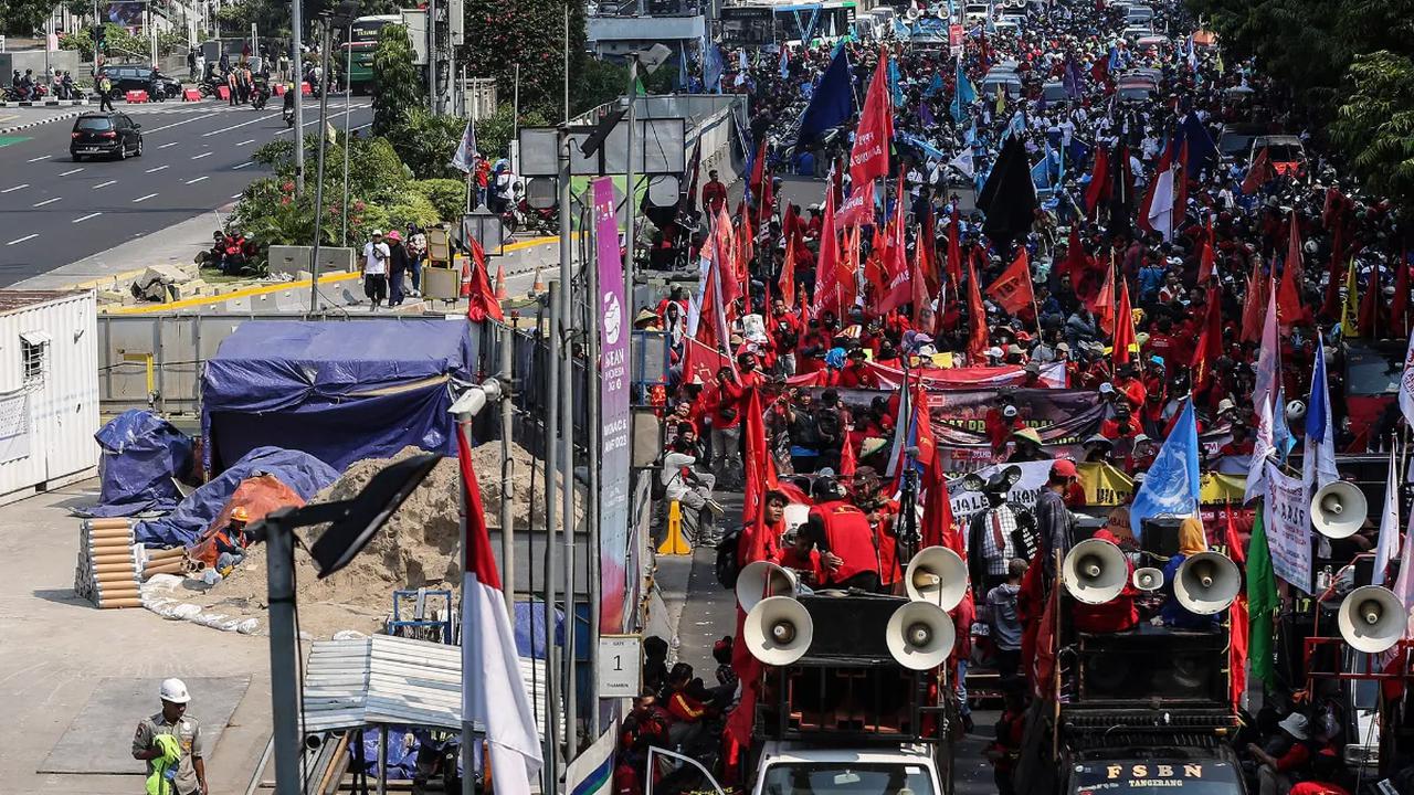 Di sisi lain, beberapa provinsi baru sebagai hasil pemekaran di Papua, mengikuti besaran UMP 2024 Provinsi Papua.