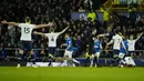 <p>Tottenham Hotspur harus puas membawa pulang satu poin dari markas Everton pada laga pekan ke-29 Liga Inggris. Gol tuan rumah menjelang pertandingan selesai membuyarkan kemenangan Harry Kane cs. (AP Photo/Jon Super)</p>