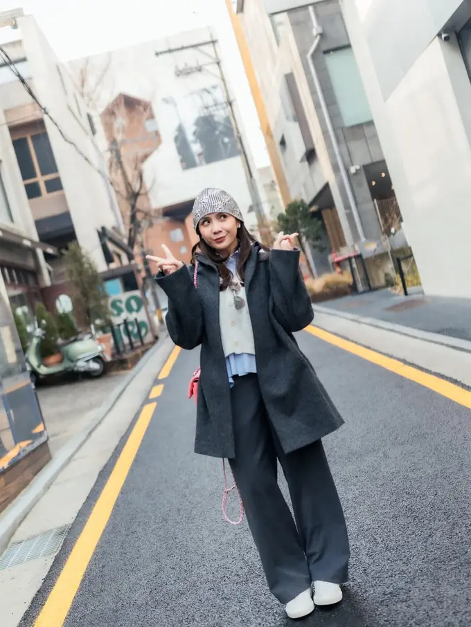 Gaya Preppy Chic Nagita Slavina Saat Liburan Musim Dingin di Korea Selatan, Andalkan Layering Outfit yang Effortless